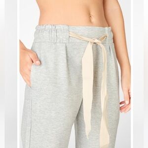 Fabletics Emery Tapered Pant M gray sweatpants